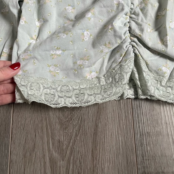 Urban Outfitters Long Sleeve V-Neck Floral Shirt - Picture 5 of 8